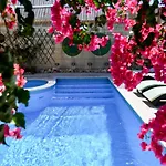Charming Dar Ta Zeppi Qala