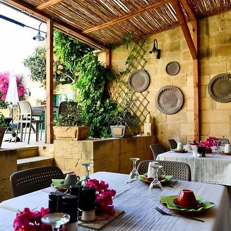 לינה וארוחת בוקר Charming Dar Ta Zeppi Qala