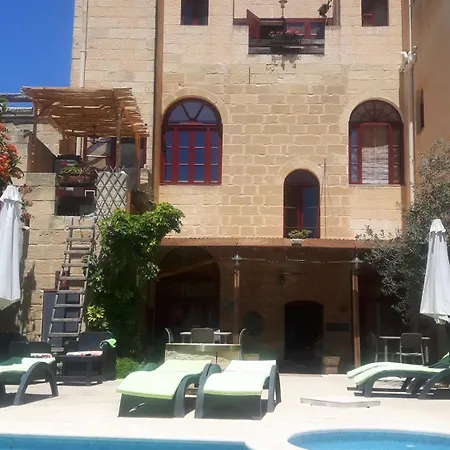 לינה וארוחת בוקר Charming Dar Ta Zeppi