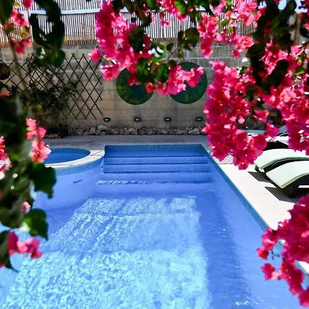 Charming Dar Ta Zeppi Qala