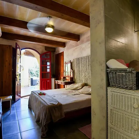 Charming Dar Ta Zeppi Bed & Breakfast Qala