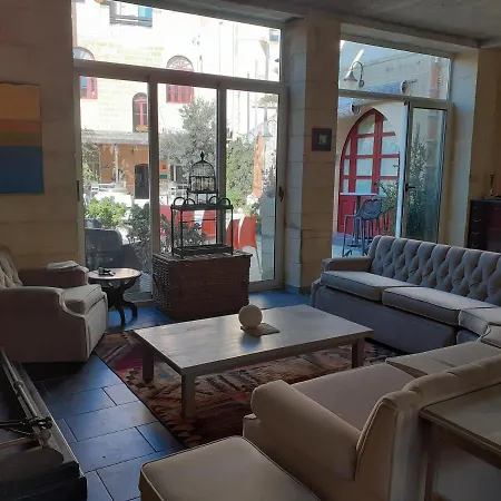 Charming Dar Ta Zeppi Bed & Breakfast Qala