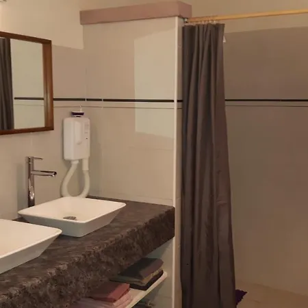 Charming Dar Ta Zeppi Qala