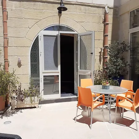 Charming Dar Ta Zeppi Bed & Breakfast 4*