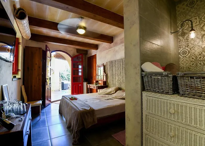 Charming Dar Ta Zeppi Oda ve Kahvaltı Qala