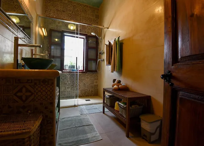 Charming Dar Ta Zeppi Oda ve Kahvaltı