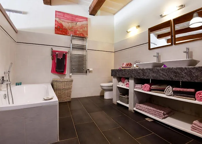 Charming Dar Ta Zeppi Bed & Breakfast Qala