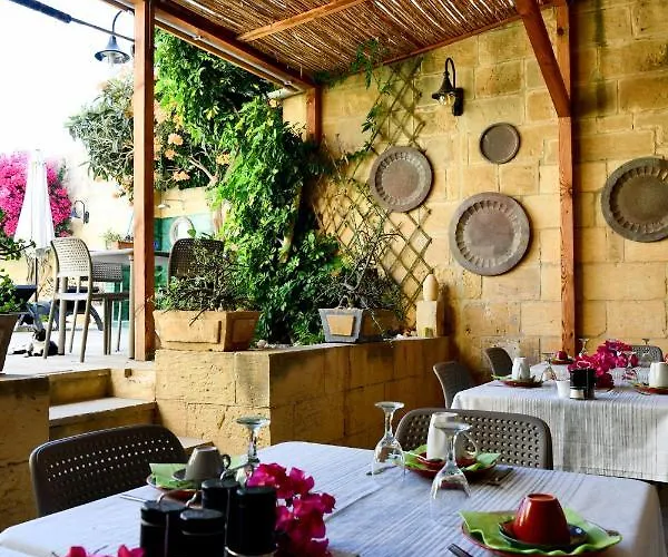 Oda ve Kahvaltı Charming Dar Ta Zeppi Qala