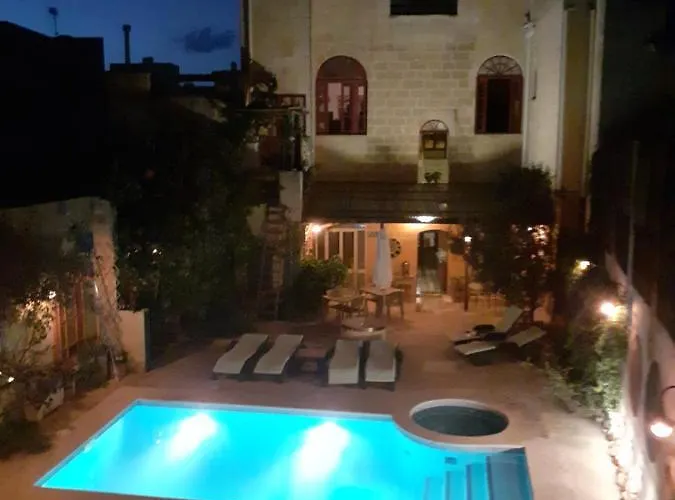 Charming Dar Ta Zeppi Bed & Breakfast 4*
