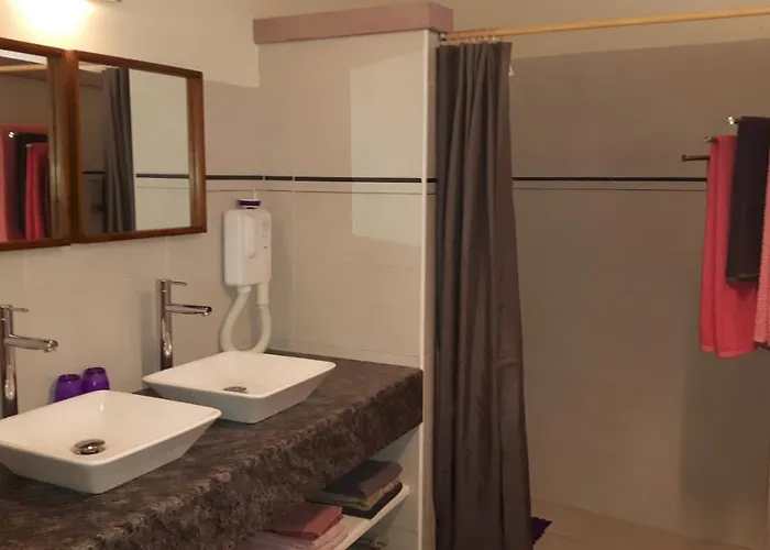 Charming Dar Ta Zeppi Qala