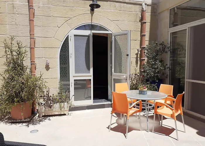 Charming Dar Ta Zeppi Oda ve Kahvaltı 4*